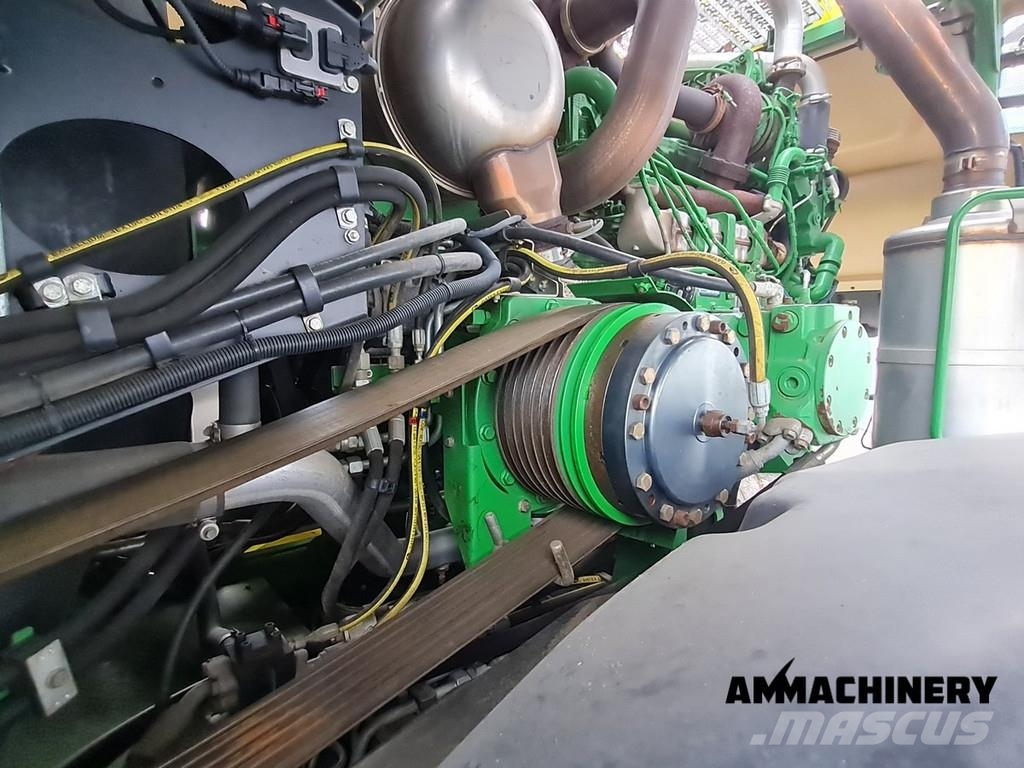 John Deere 8400 with Kemper 460 Plus Zelfrijdende veldhakselaars