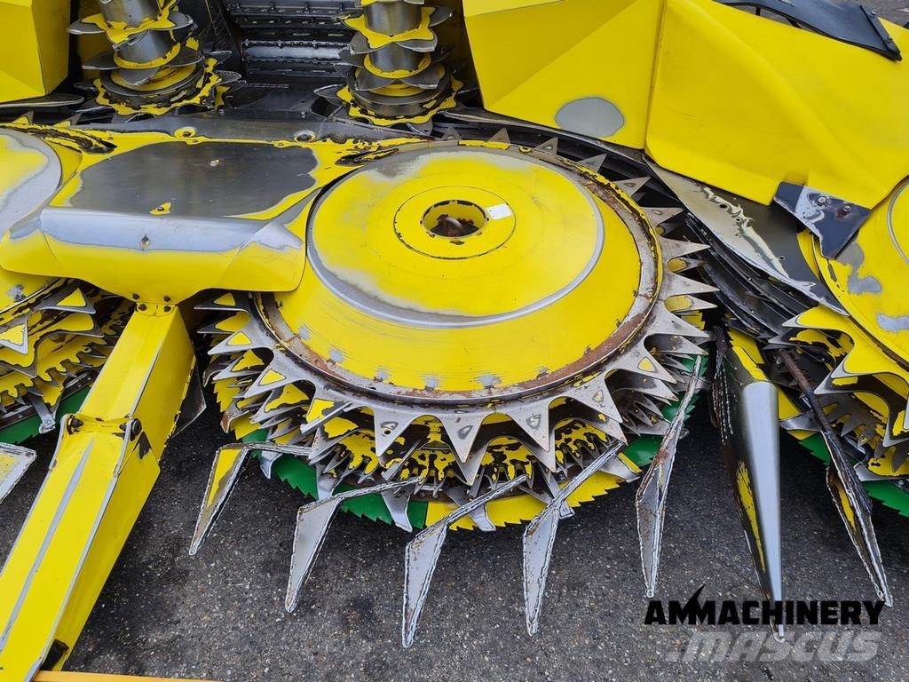 John Deere 8400 with Kemper 460 Plus Zelfrijdende veldhakselaars