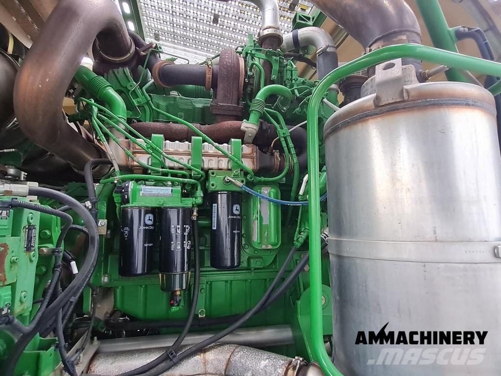 John Deere 8400 with Kemper 460 Plus Zelfrijdende veldhakselaars