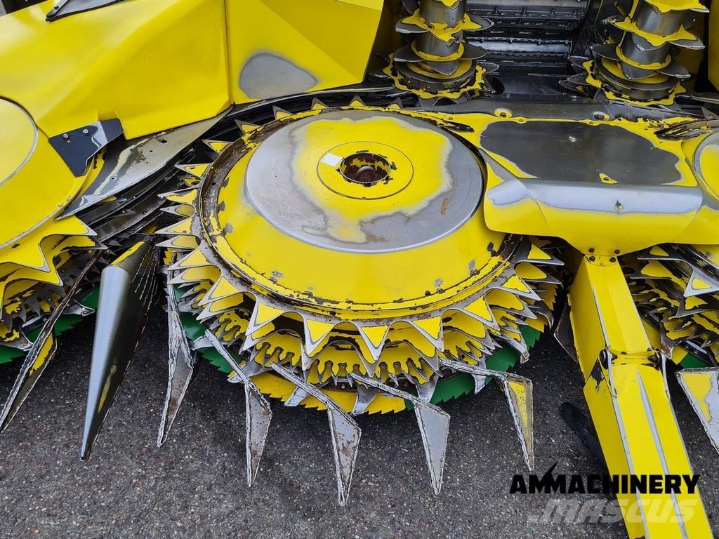 John Deere 8400 with Kemper 460 Plus Zelfrijdende veldhakselaars