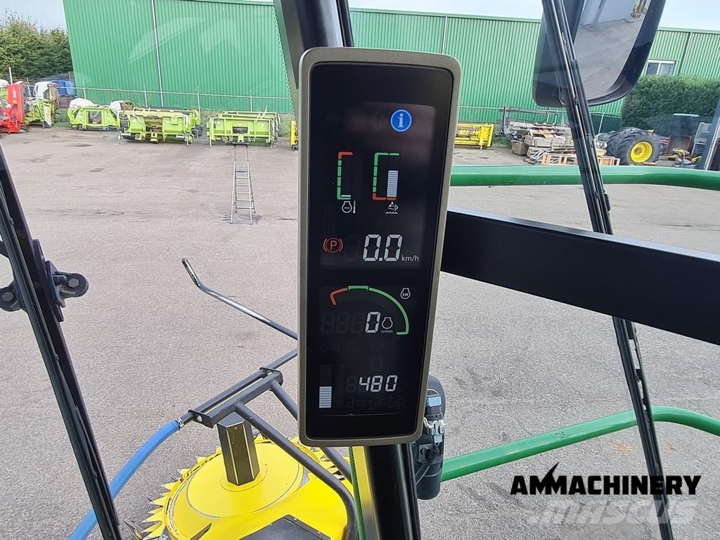 John Deere 8400 with Kemper 460 Plus Zelfrijdende veldhakselaars