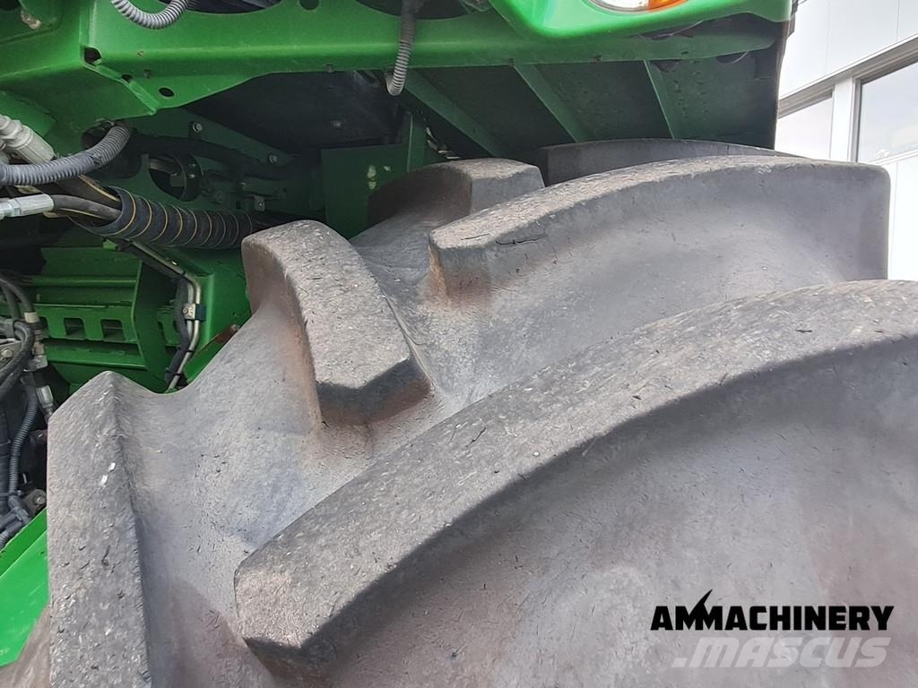 John Deere 8400 with Kemper 460 Plus Zelfrijdende veldhakselaars