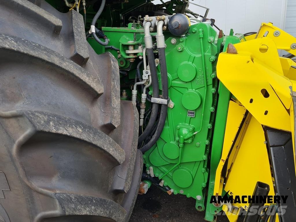 John Deere 8400 with Kemper 460 Plus Zelfrijdende veldhakselaars