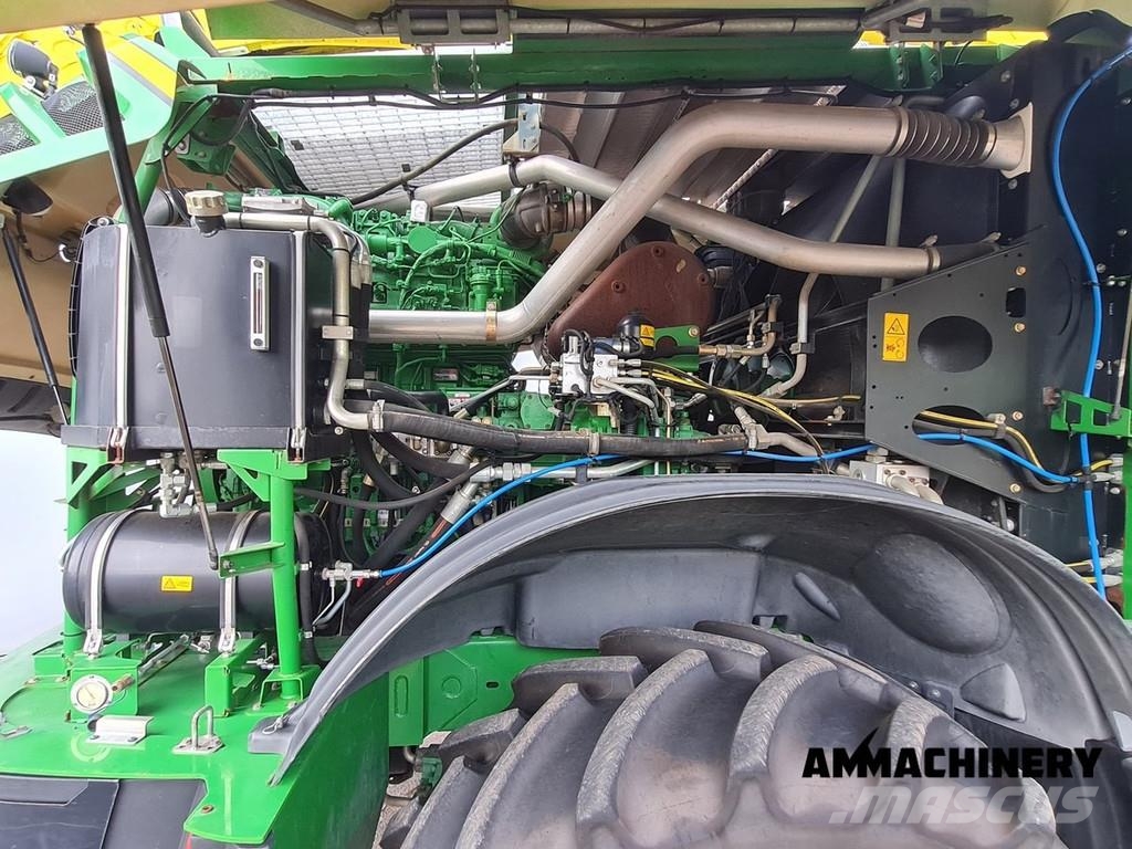 John Deere 8400 with Kemper 460 Plus Zelfrijdende veldhakselaars