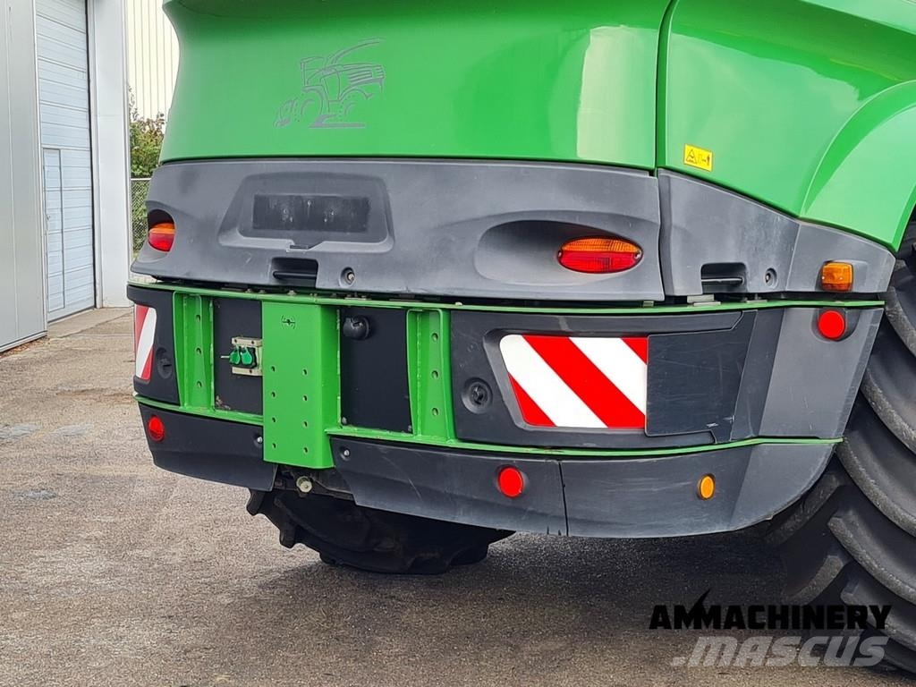John Deere 8400 with Kemper 460 Plus Zelfrijdende veldhakselaars