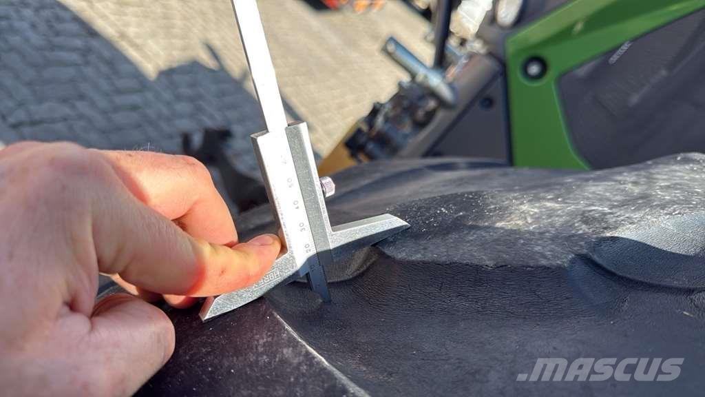 Fendt 933 Vario Gen6 Tractors