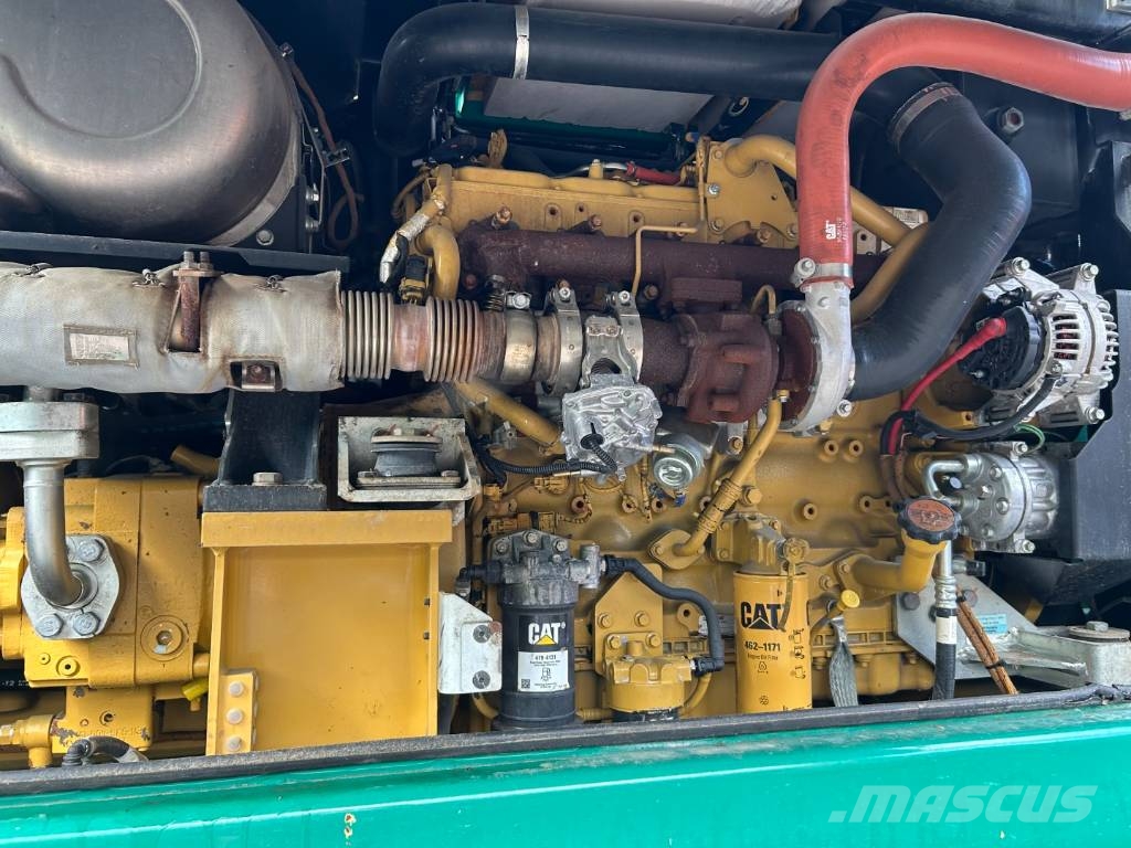 CAT MH 3024 廢棄物/工業用操作車