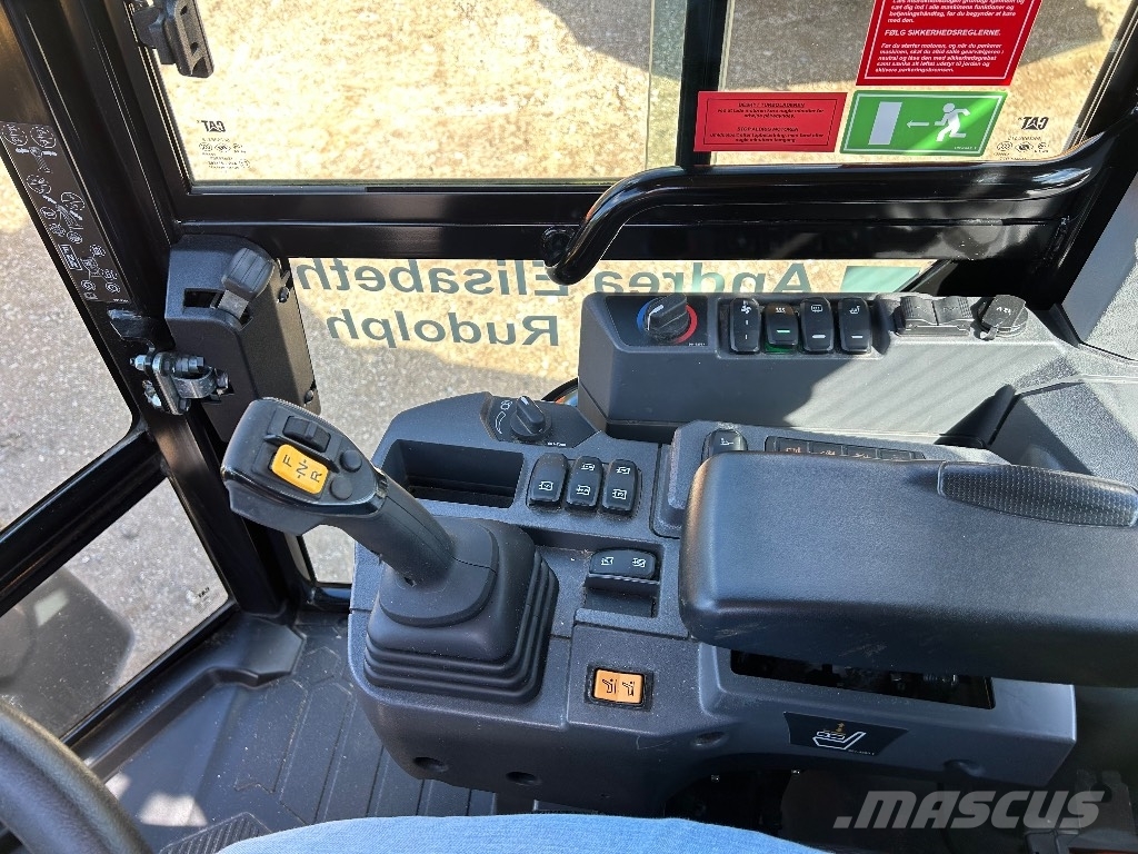 CAT 906 Radlader