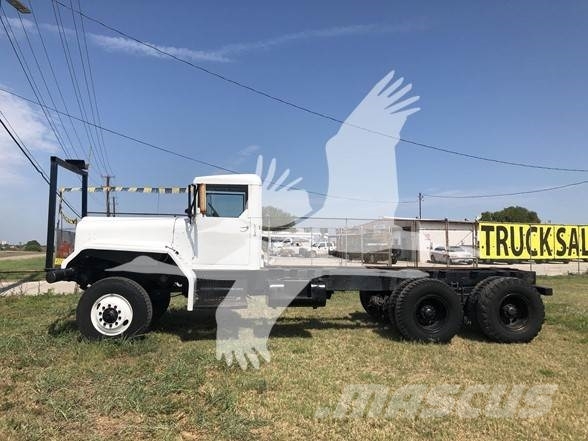 Diamond T M13 Camiones con chasís y cabina
