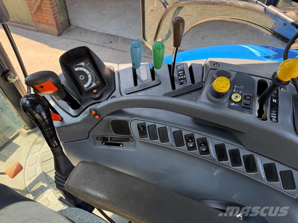 New Holland T6030 Schlepper mit Quicke Q55 Frontlader Traktorer