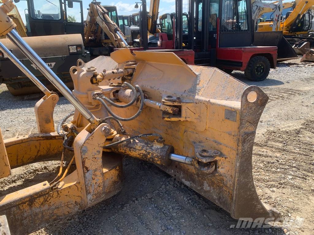 Dressta TD14M بلدوزرات مجنزرة