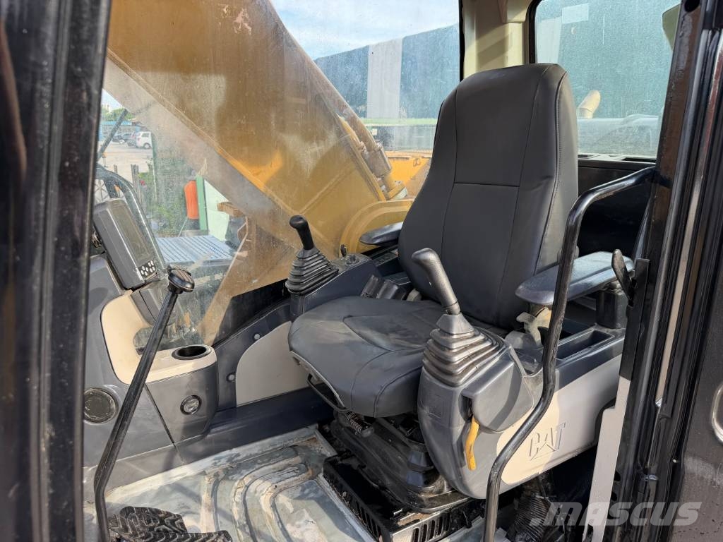 CAT 336DL Гусеничні екскаватори