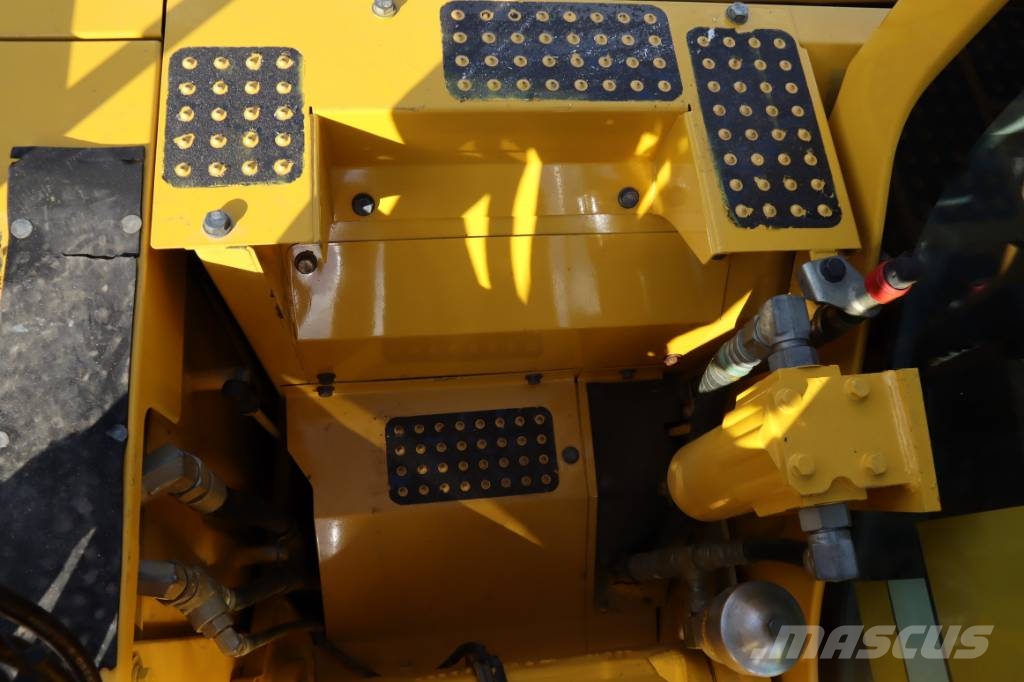 Komatsu PC 138 US-8 大型油圧ショベル12t以上（パワーショベル・ユンボ）