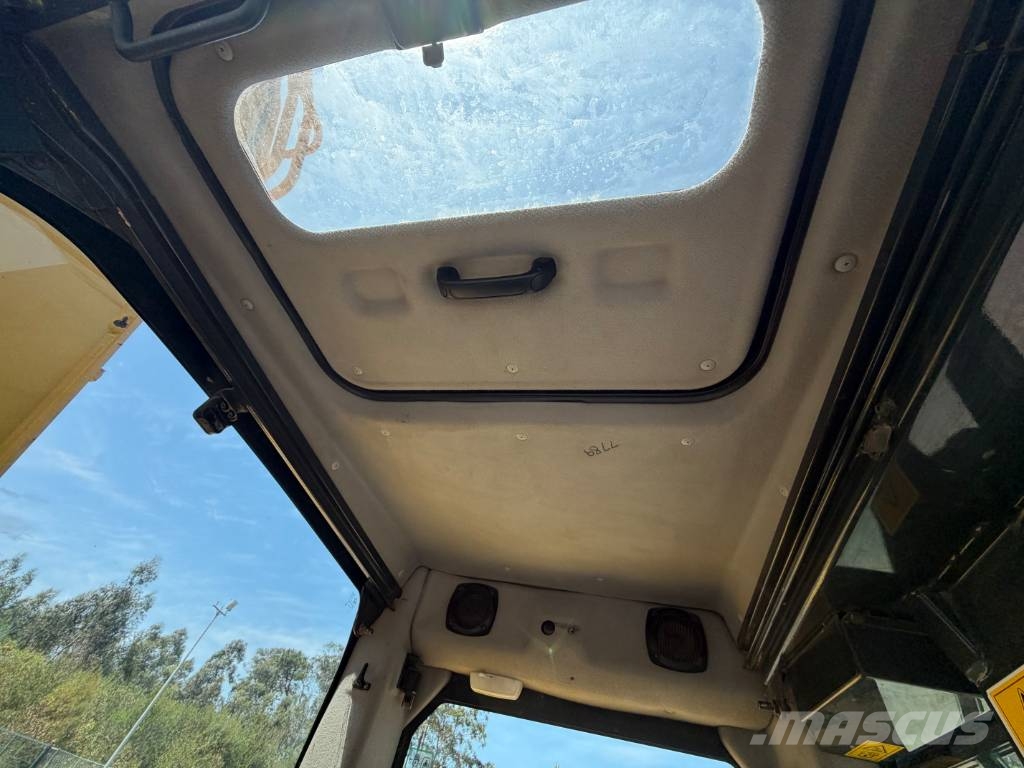 Komatsu PC 138 US-8 大型油圧ショベル12t以上（パワーショベル・ユンボ）