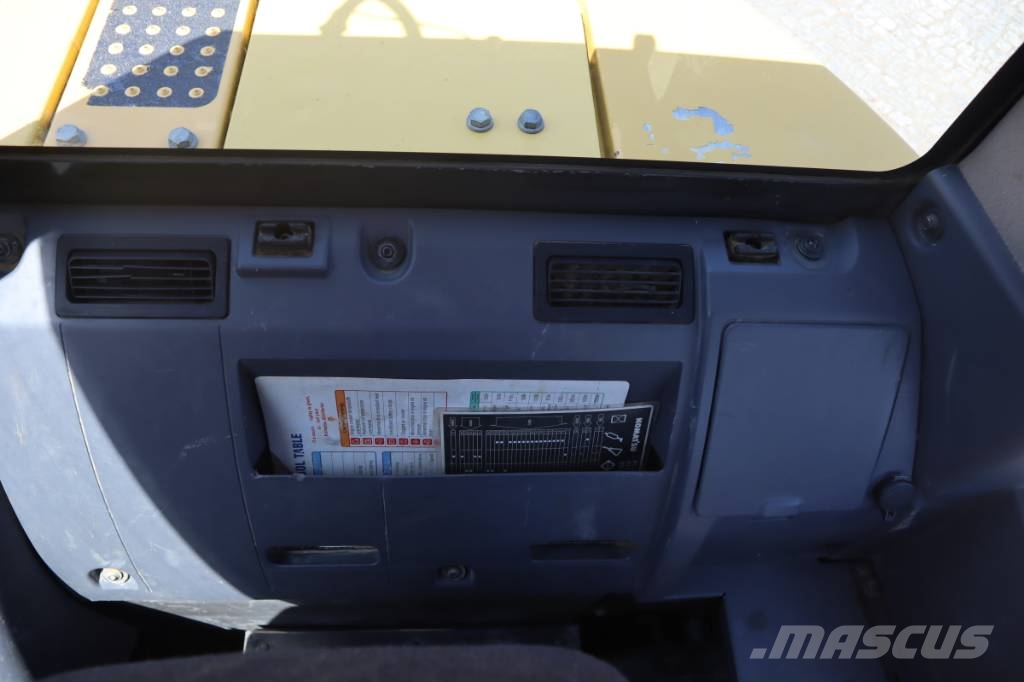 Komatsu PC 138 US-8 大型油圧ショベル12t以上（パワーショベル・ユンボ）