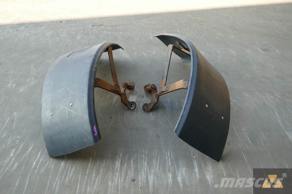 CAT 140M Front fender set Transport - drugo