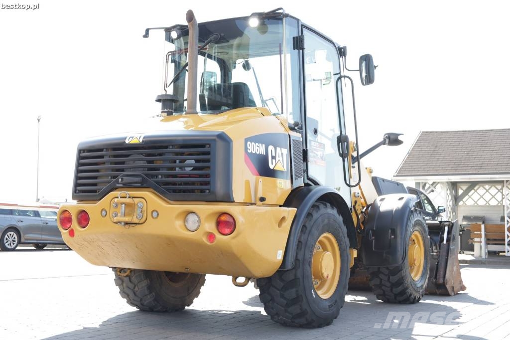CAT 906M لوادر بعجل