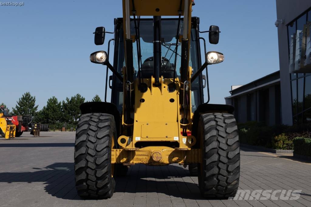 CAT 906M لوادر بعجل