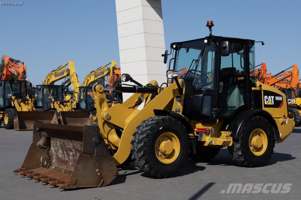 CAT 906M لوادر بعجل