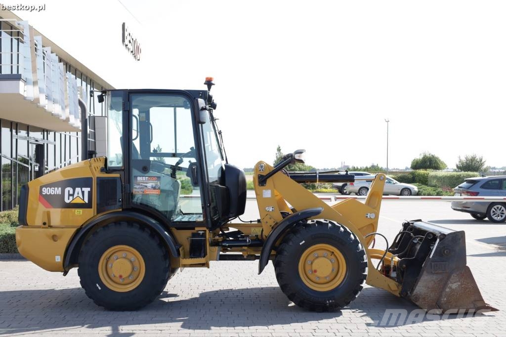 CAT 906M لوادر بعجل