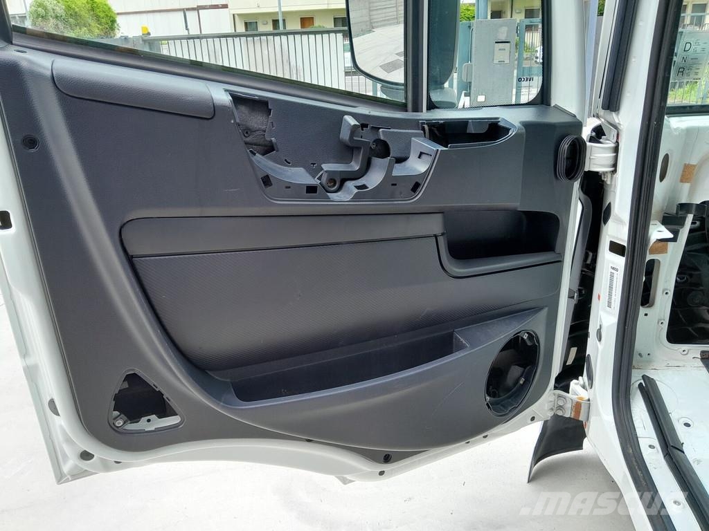 Iveco STRALIS TRAKKER DAY CAB EURO 6 2013 -> Kabiny a interiér