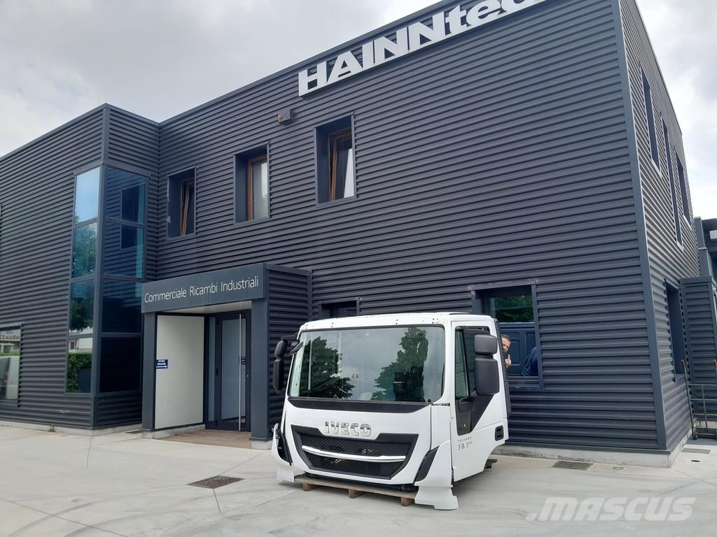 Iveco STRALIS TRAKKER DAY CAB EURO 6 2013 -> Kabiny a interiér