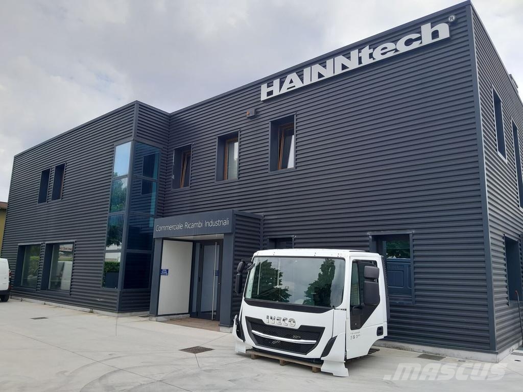 Iveco STRALIS TRAKKER DAY CAB EURO 6 2013 -> Kabiny a interiér