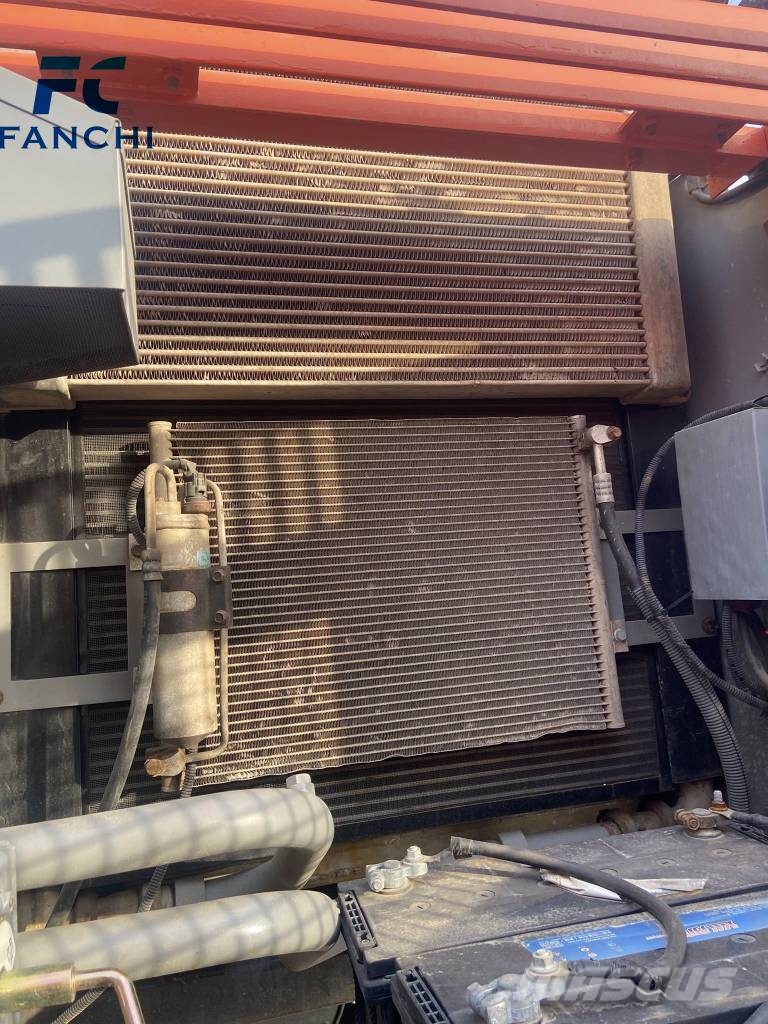 Hitachi ZX 240 Εκσκαφείς με ερπύστριες