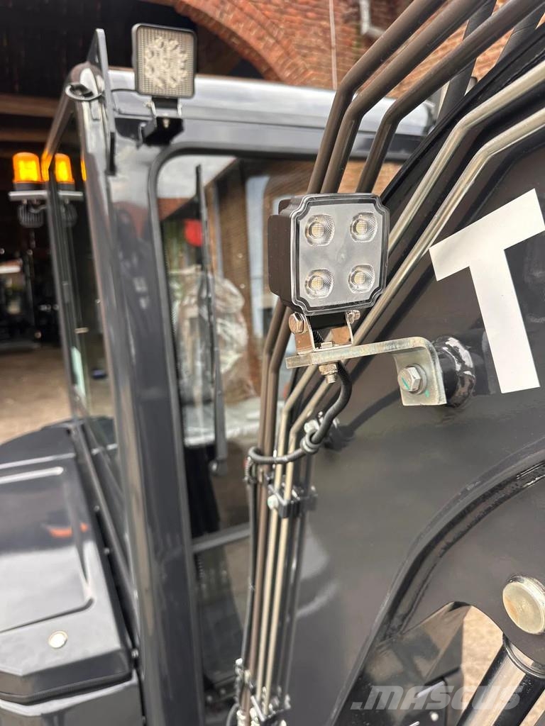  TIRRAX Binnendraaier TX27H + machinetransporter IF Mini ekskavatori < 7 t
