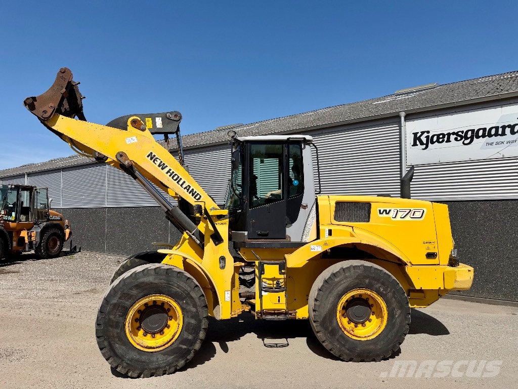 New Holland W 170 لوادر بعجل