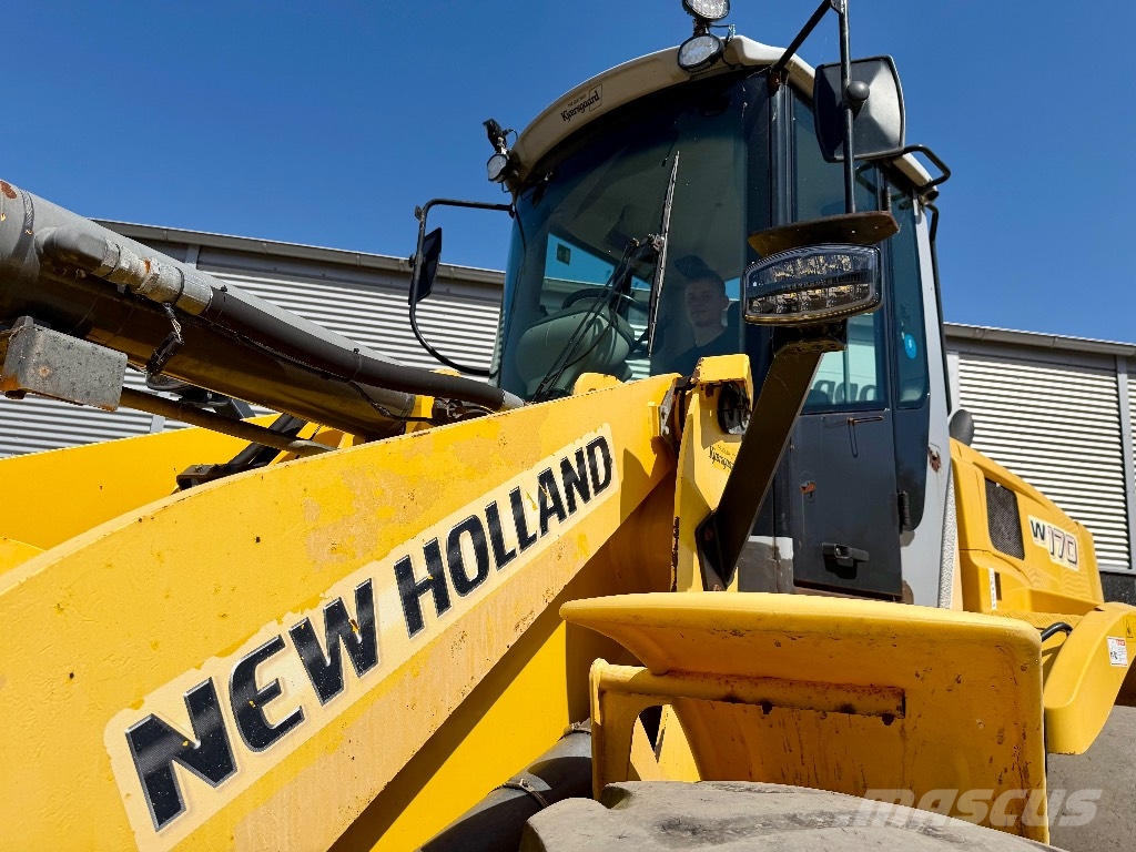 New Holland W 170 لوادر بعجل