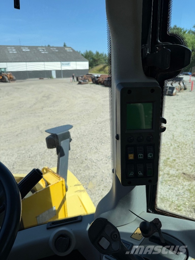 New Holland W 170 لوادر بعجل