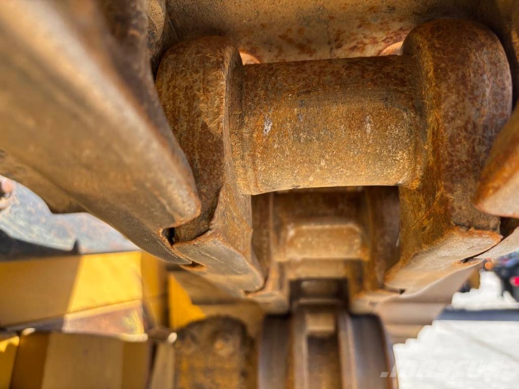 CAT D 6 N XL ( Foldable / VPAT Blade ) Buldozer sobre oruga