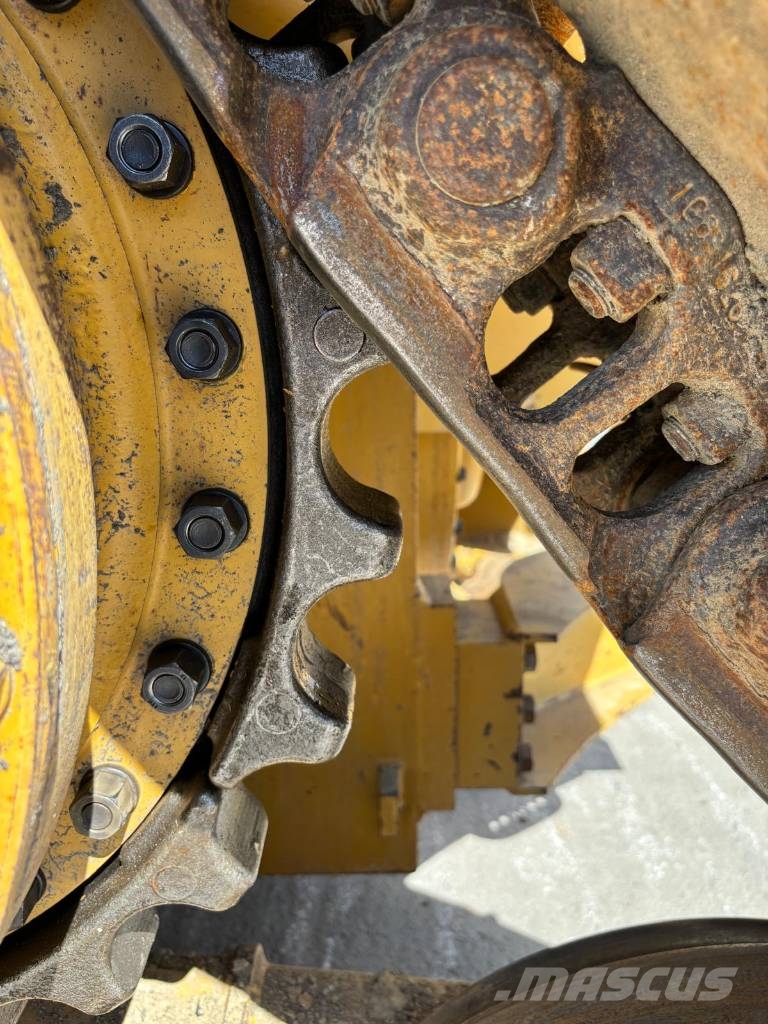 CAT D 6 N XL ( Foldable / VPAT Blade ) Buldozer sobre oruga