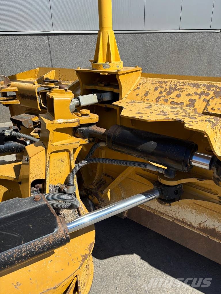 CAT D 6 N XL ( Foldable / VPAT Blade ) Buldozer sobre oruga