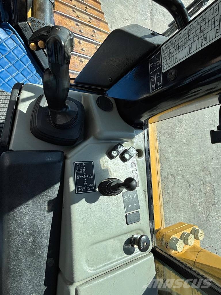 CAT D 6 N XL ( Foldable / VPAT Blade ) Buldozer sobre oruga