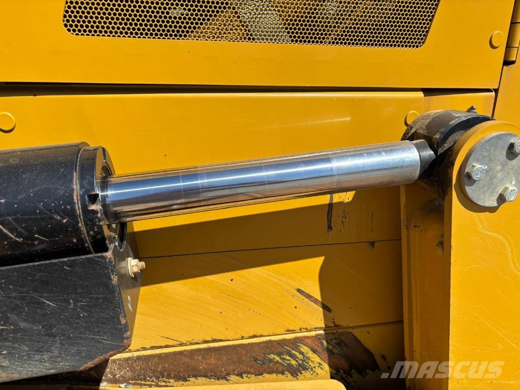 CAT D 6 N XL ( Foldable / VPAT Blade ) Buldozer sobre oruga