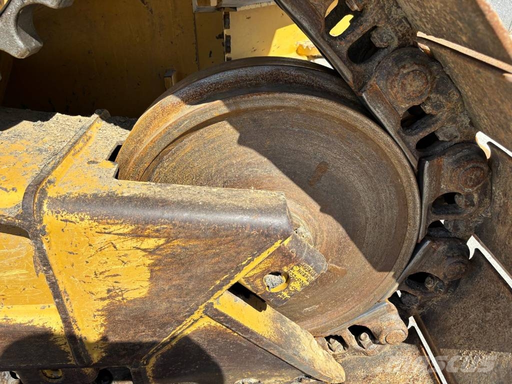 CAT D 6 N XL ( Foldable / VPAT Blade ) Buldozer sobre oruga