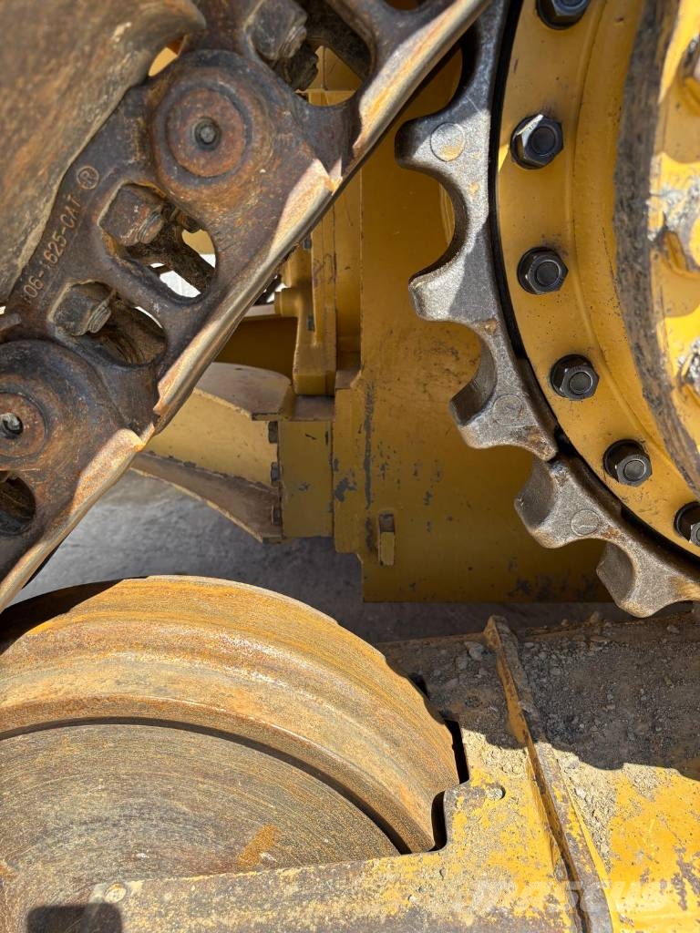 CAT D 6 N XL ( Foldable / VPAT Blade ) Buldozer sobre oruga