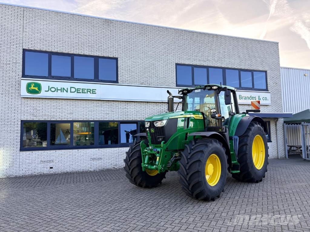 John Deere 6M200 Traktorit