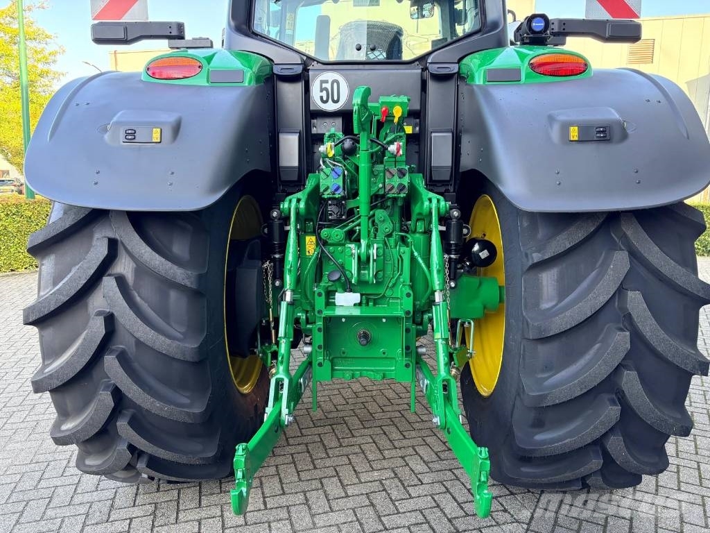 John Deere 6M200 Traktorit