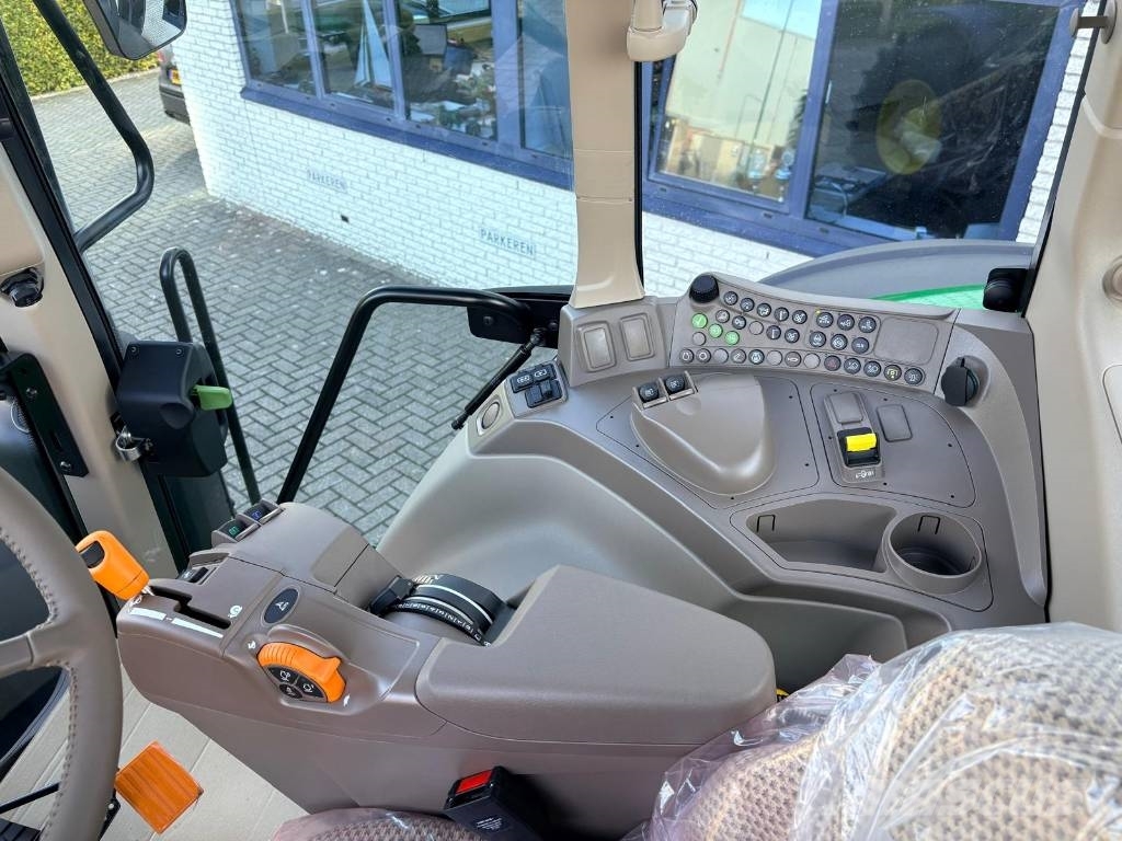 John Deere 6M200 Traktorit