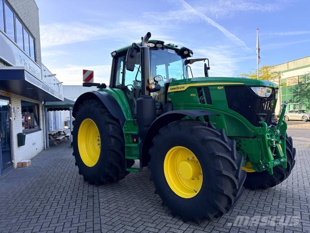 John Deere 6M200 Traktorit