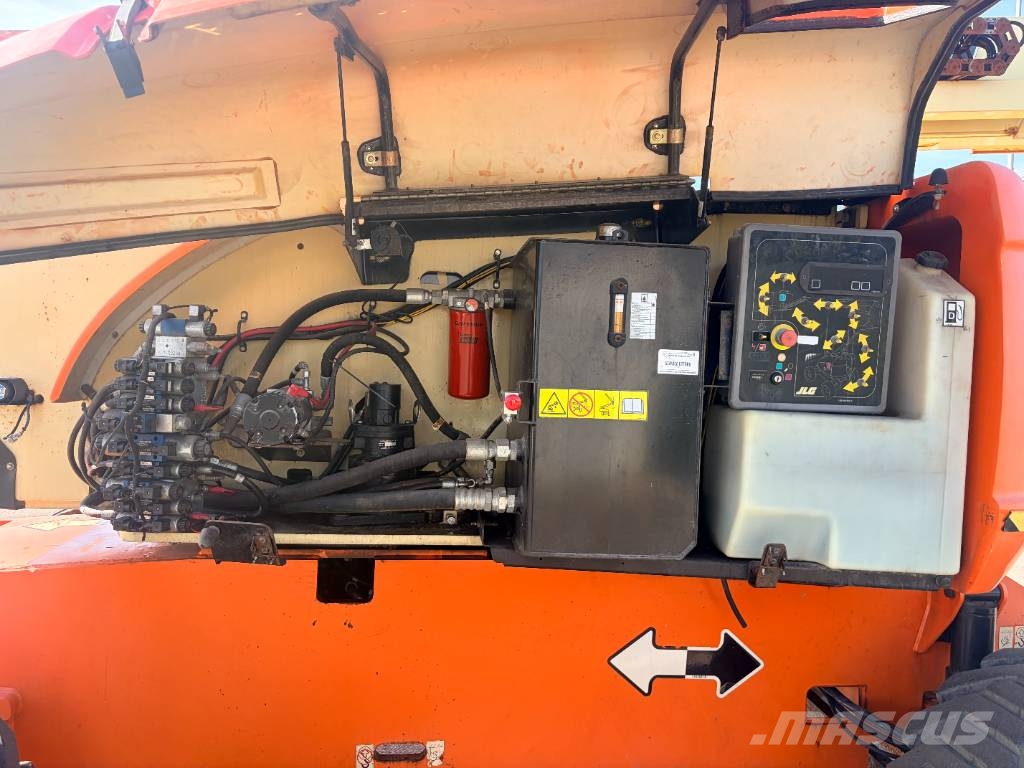 JLG 800 AJ Zglobne dvižne ploščadi