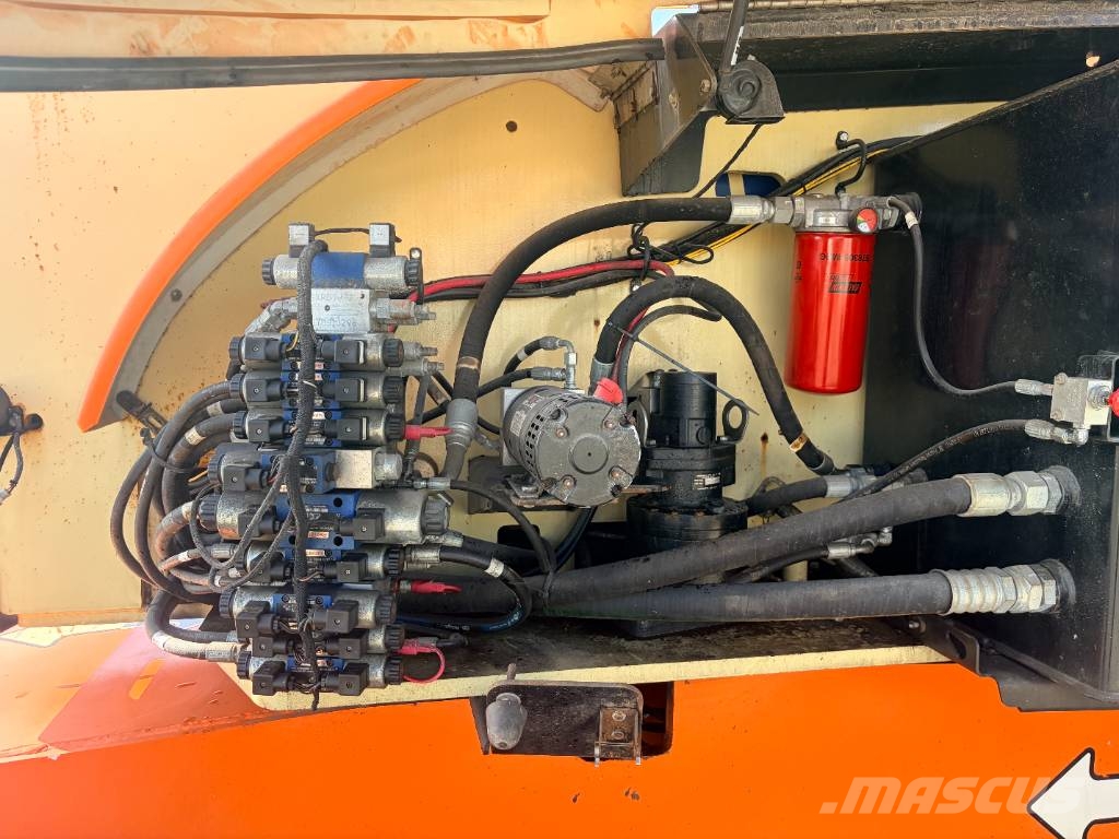 JLG 800 AJ Zglobne dvižne ploščadi