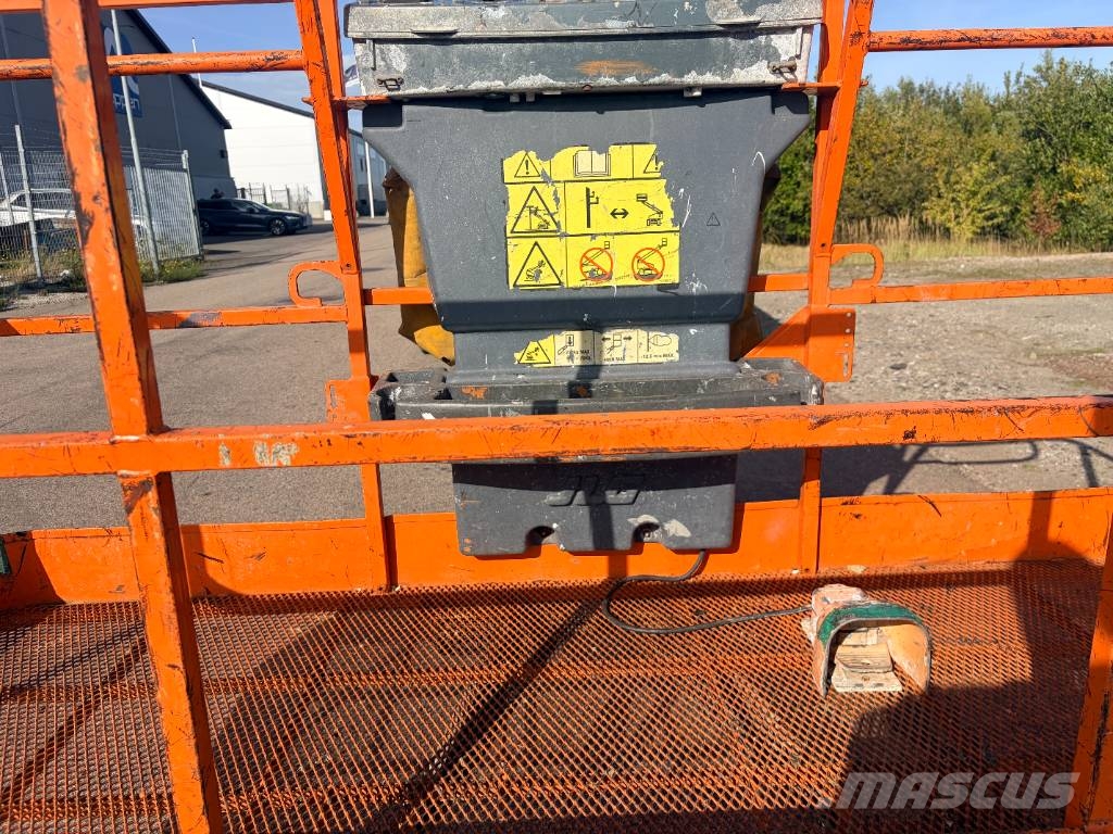 JLG 800 AJ Zglobne dvižne ploščadi