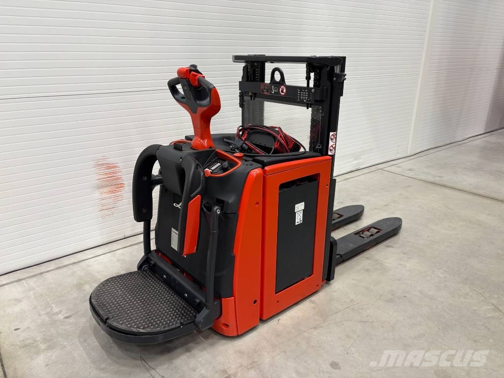 Linde L 14 AP رافعة منخفضة المستوى ذات منصة