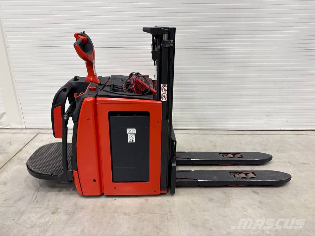 Linde L 14 AP رافعة منخفضة المستوى ذات منصة