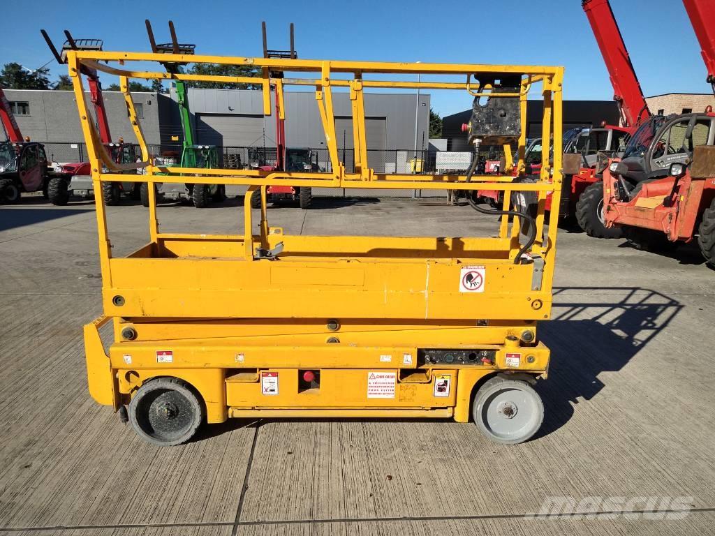 Haulotte Compact 8 (245) Scheren-Arbeitsbühnen