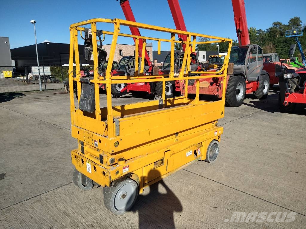 Haulotte Compact 8 (245) Scheren-Arbeitsbühnen
